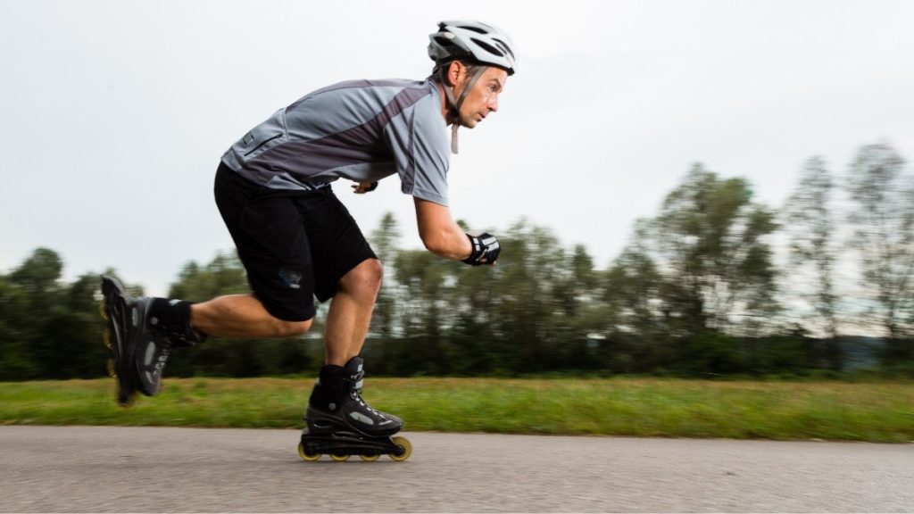Bersepatu Roda: Melatih Keseimbangan dan Kelincahan