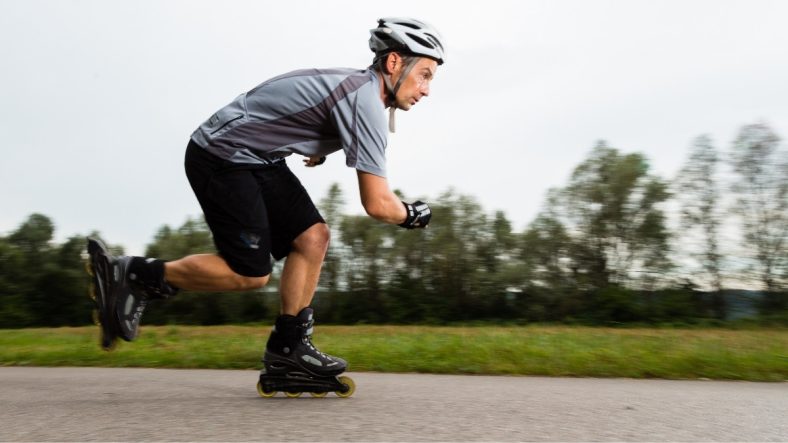 Bersepatu Roda: Melatih Keseimbangan dan Kelincahan